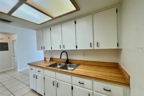 Купить коммерческую недвижимость в Спринг-Хилл, Флорида 8 спален, 310.85м2, № 2157971 - фото 14