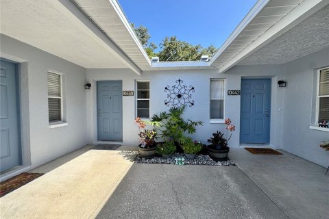 Propiedad comercial en Spring Hill, Florida 8 dormitorios, 310.85 m2 № 2157971