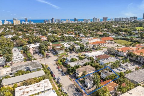Commercial property in Miami Beach, Florida 309.27 sq.m. № 1709798 - photo 9