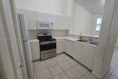 Copropriété à louer à Homestead, Floride: 2 chambres, 86.4 m2 № 1929137 - photo 2