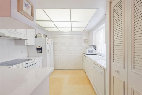 Condo in Tarpon Springs, Florida, 1 bedroom  № 1916949 - photo 8