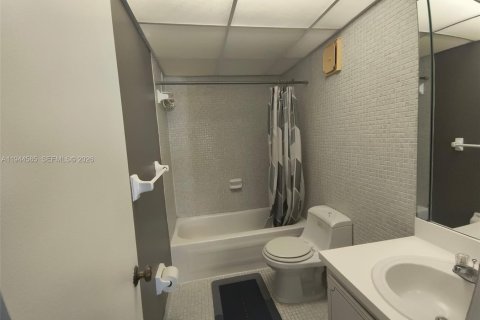 Copropriété à louer à Sunny Isles Beach, Floride: 1 chambre, 69.4 m2 № 2001097 - photo 12