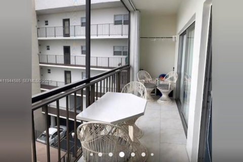 Copropriété à louer à Sunny Isles Beach, Floride: 2 chambres, 69.4 m2 № 2001097 - photo 19