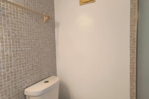 Copropriété à louer à Sunny Isles Beach, Floride: 1 chambre, 69.4 m2 № 2001097 - photo 3