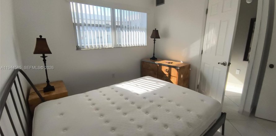 Condo à Sunny Isles Beach, Floride, 1 chambre  № 2001097