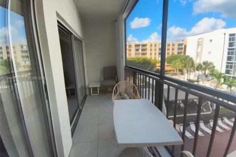 Copropriété à louer à Sunny Isles Beach, Floride: 1 chambre, 69.4 m2 № 2001097 - photo 13