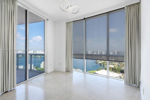 Condominio en venta en Sunny Isles Beach, Florida, 3 dormitorios, 199.09 m2 № 1939533 - foto 15