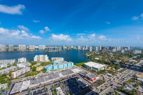Condominio en venta en Sunny Isles Beach, Florida, 3 dormitorios, 199.09 m2 № 1939533 - foto 28