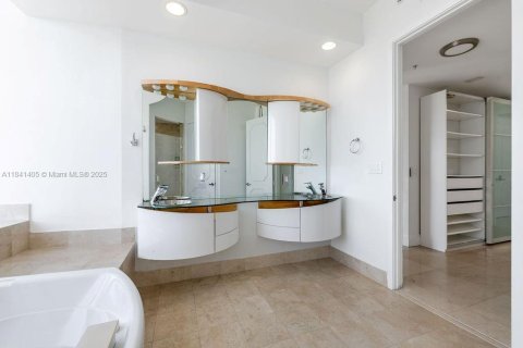 Condominio en venta en Sunny Isles Beach, Florida, 3 dormitorios, 199.09 m2 № 1939533 - foto 11