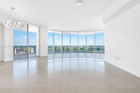Condominio en venta en Sunny Isles Beach, Florida, 3 dormitorios, 199.09 m2 № 1939533 - foto 2