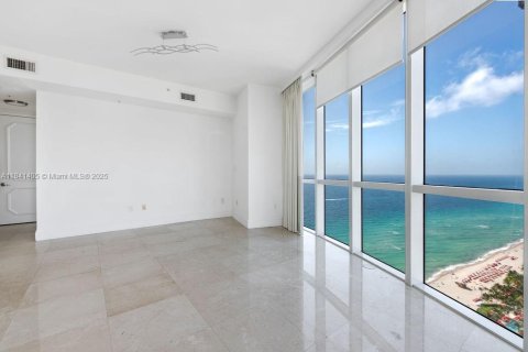 Condominio en venta en Sunny Isles Beach, Florida, 3 dormitorios, 199.09 m2 № 1939533 - foto 8