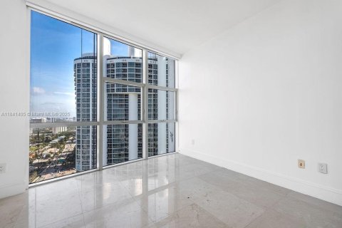 Condominio en venta en Sunny Isles Beach, Florida, 3 dormitorios, 199.09 m2 № 1939533 - foto 24