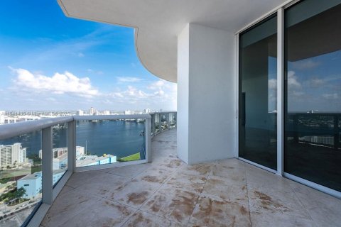 Condominio en venta en Sunny Isles Beach, Florida, 3 dormitorios, 199.09 m2 № 1939533 - foto 26