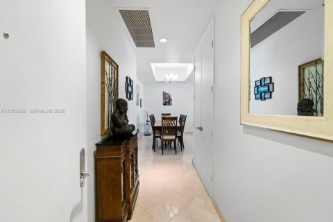 Condo in Sunny Isles Beach, Florida, 2 bedrooms  № 2054619 - photo 16