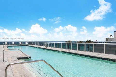 Condo in Sunny Isles Beach, Florida, 2 bedrooms  № 2054619