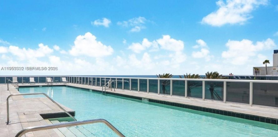 Condo in Sunny Isles Beach, Florida, 2 bedrooms  № 2054619