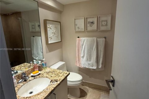 Condo in Aventura, Florida, 2 bedrooms  № 2085941 - photo 12