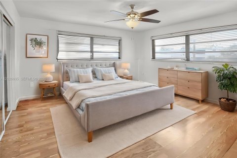 Condo in Hallandale Beach, Florida, 2 bedrooms № 2186312 - photo 9