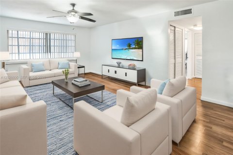Condo in Hallandale Beach, Florida, 2 bedrooms № 2186312 - photo 5