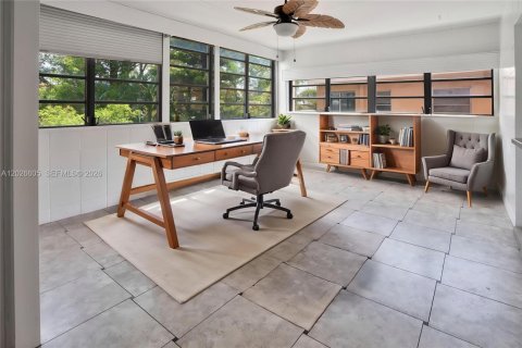 Condo in Hallandale Beach, Florida, 2 bedrooms № 2186312 - photo 2