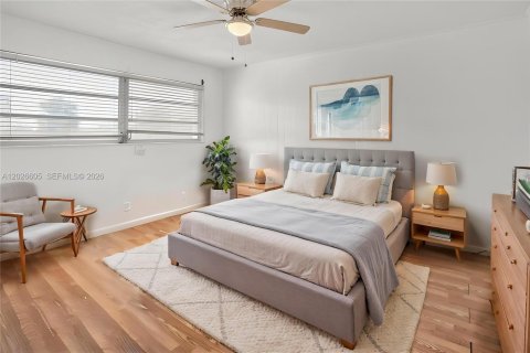 Condo in Hallandale Beach, Florida, 2 bedrooms № 2186312 - photo 13