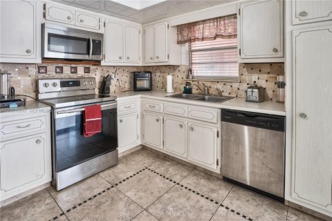 Condo in Hallandale Beach, Florida, 2 bedrooms № 2186312 - photo 4