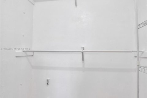 Condo in Hallandale Beach, Florida, 2 bedrooms № 2186312 - photo 14