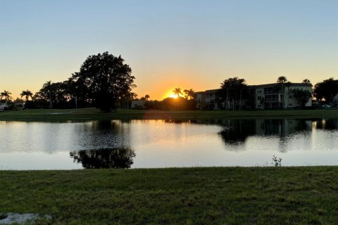 Condo in Lake Worth, Florida, 2 bedrooms № 2175469