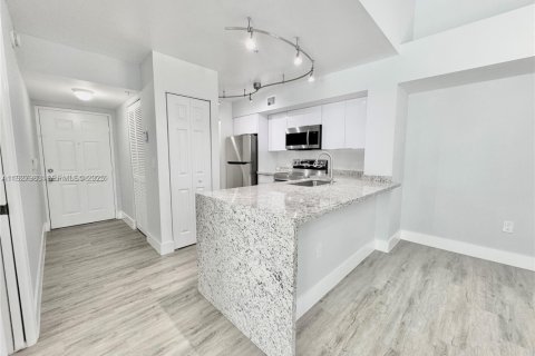 Copropriété à louer à Pembroke Pines, Floride: 2 chambres, 98.94 m2 № 1986977 - photo 2