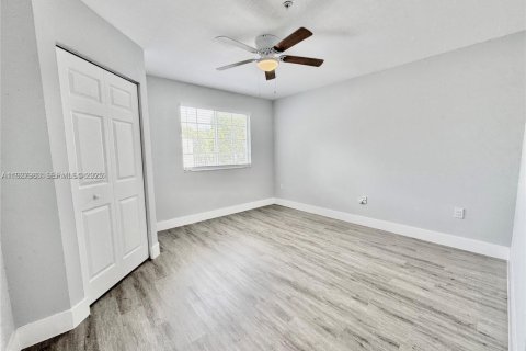 Copropriété à louer à Pembroke Pines, Floride: 2 chambres, 98.94 m2 № 1986977 - photo 14