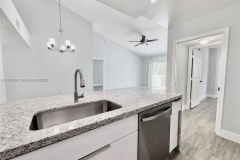 Copropriété à louer à Pembroke Pines, Floride: 2 chambres, 98.94 m2 № 1986977 - photo 6