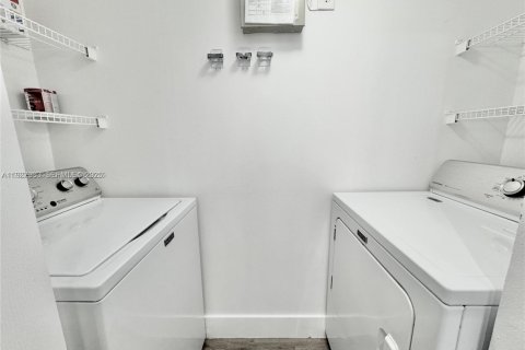 Copropriété à louer à Pembroke Pines, Floride: 2 chambres, 98.94 m2 № 1986977 - photo 7