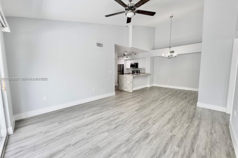 Copropriété à louer à Pembroke Pines, Floride: 2 chambres, 98.94 m2 № 1986977 - photo 10