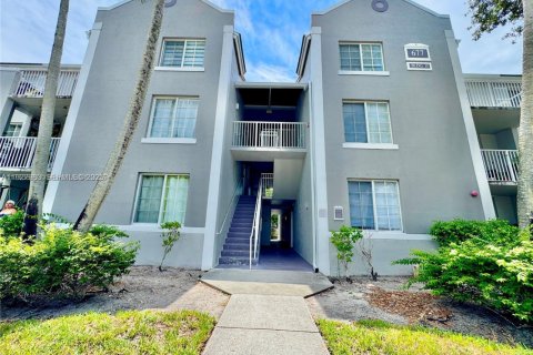 Copropriété à louer à Pembroke Pines, Floride: 2 chambres, 98.94 m2 № 1986977 - photo 3