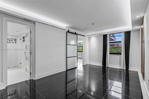 Copropriété à vendre à Miami, Floride: 2 chambres, 111.2 m2 № 2004549 - photo 11