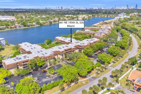 Copropriété à vendre à Miami, Floride: 2 chambres, 111.2 m2 № 2004549 - photo 13