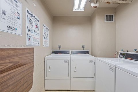 Copropriété à vendre à Miami, Floride: 2 chambres, 111.2 m2 № 2004549 - photo 18