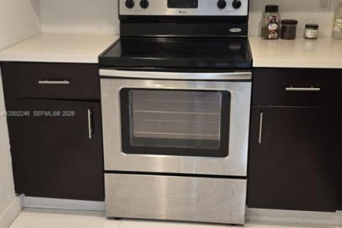 Condo in Miami, Florida, 1 bedroom  № 2067758 - photo 2