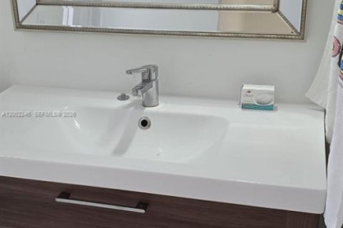 Condo in Miami, Florida, 1 bedroom  № 2067758 - photo 3