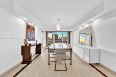 Condo in Aventura, Florida, 3 bedrooms  № 1959747 - photo 14