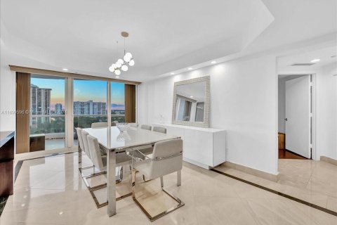 Condo in Aventura, Florida, 3 bedrooms  № 1959747 - photo 15
