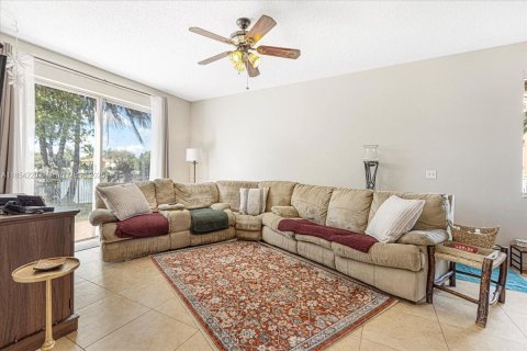 House in Coconut Creek, Florida 4 bedrooms, 217.21 sq.m. № 1872000 - photo 16