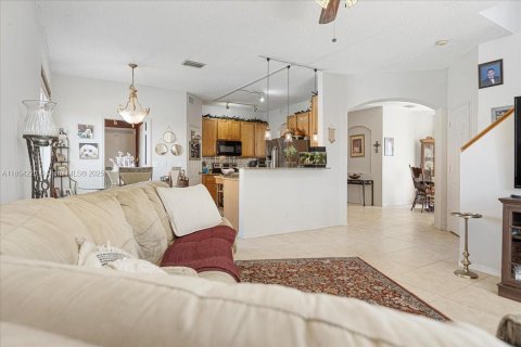 House in Coconut Creek, Florida 4 bedrooms, 217.21 sq.m. № 1872000 - photo 17