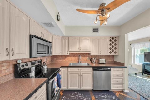 Condo in Clearwater, Florida, 2 bedrooms № 2202442 - photo 12