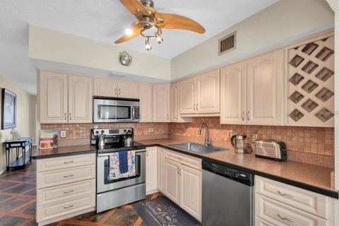 Condo in Clearwater, Florida, 2 bedrooms № 2202442 - photo 9