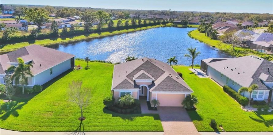 House in Bradenton, Florida 2 bedrooms, 169.73 sq.m. № 1538079