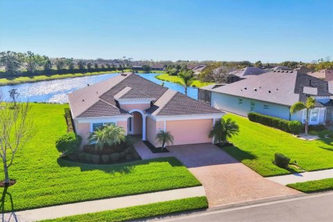 House in Bradenton, Florida 2 bedrooms, 169.73 sq.m. № 1538079 - photo 2