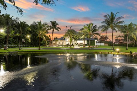 Villa ou maison à louer à Davie, Floride: 7 chambres, 564.94 m2 № 1890779 - photo 8