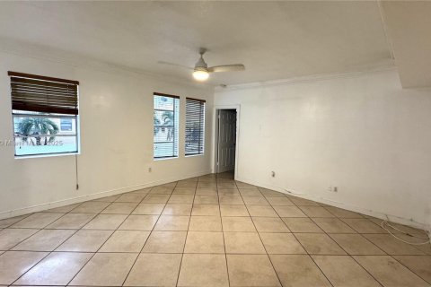 Купить кондоминиум в Майами-Бич, Флорида 2 спальни, 83.8м2, № 1958602 - фото 3