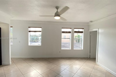 Купить кондоминиум в Майами-Бич, Флорида 2 спальни, 83.8м2, № 1958602 - фото 4